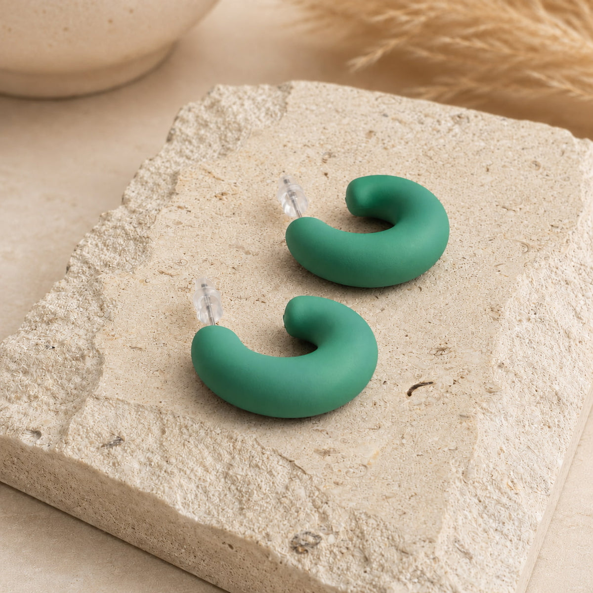 Groene chunky matte oorbellen Spencer Earrings van hi SISU