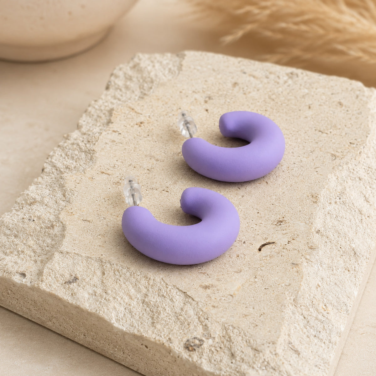 Paarse chunky matte oorbellen Spencer Earrings van hi SISU